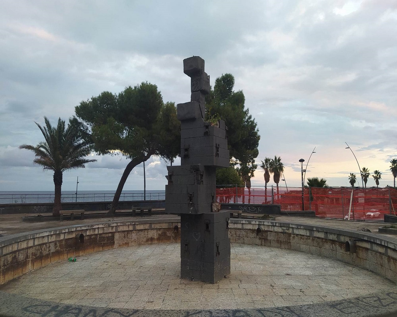 Catania, a lavoro per far “risplendere” piazza Europa e piazza Leonardo Sciascia – FOTO e VIDEO