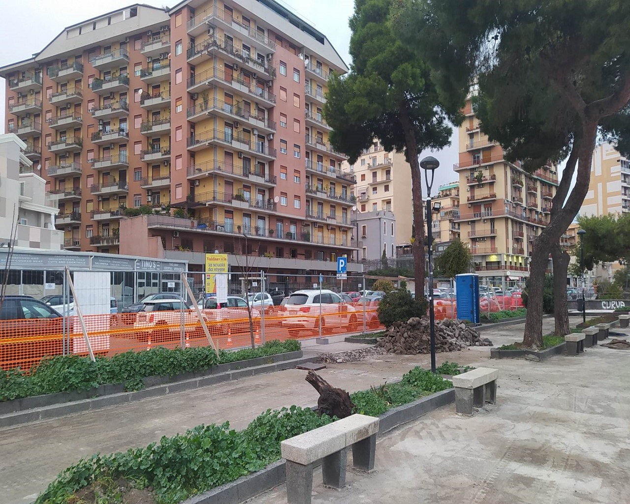 Catania, a lavoro per far “risplendere” piazza Europa e piazza Leonardo Sciascia – FOTO e VIDEO