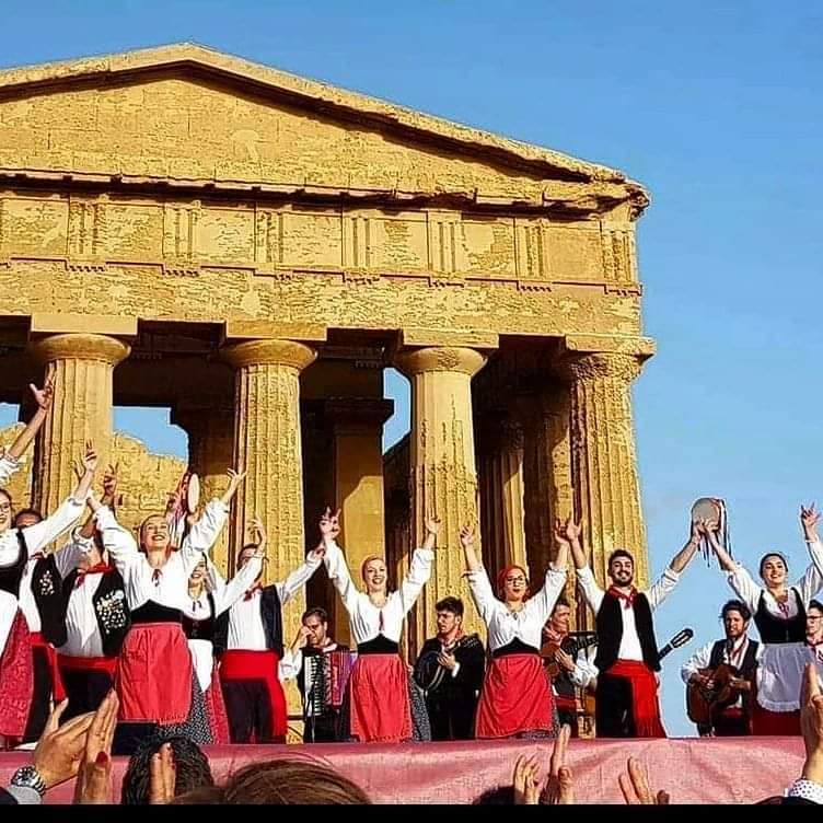 Agrigento, dopo 4 anni torna la sagra del “Mandorlo in fiore” Agrigento, dopo 4 anni torna la sagra del “Mandorlo in fiore”