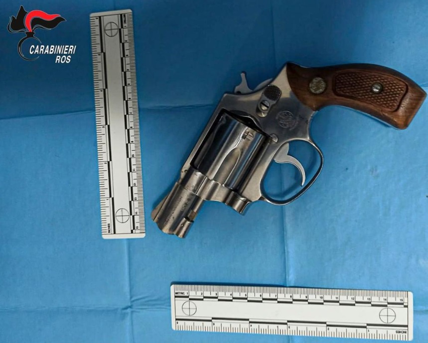 Matteo Messina Denaro, trovata la pistola del boss nel covo di Campobello Matteo Messina Denaro, trovata la pistola del boss nel covo di Campobello