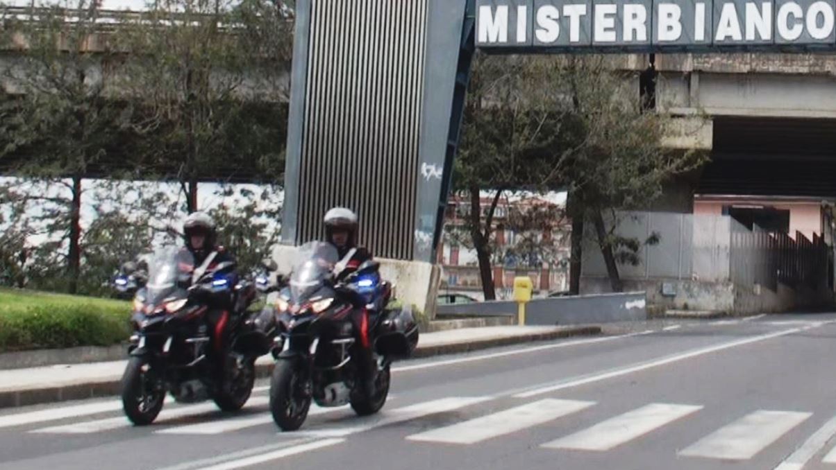 Nascosto da cappello di lana e scaldacollo, va a rubare ponteggi: arrestato pregiudicato catanese