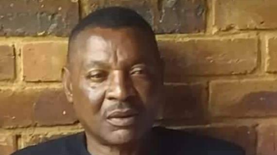 Calcio, la leggenda dello Zambia Mulala muore sbranato dai suoi cani