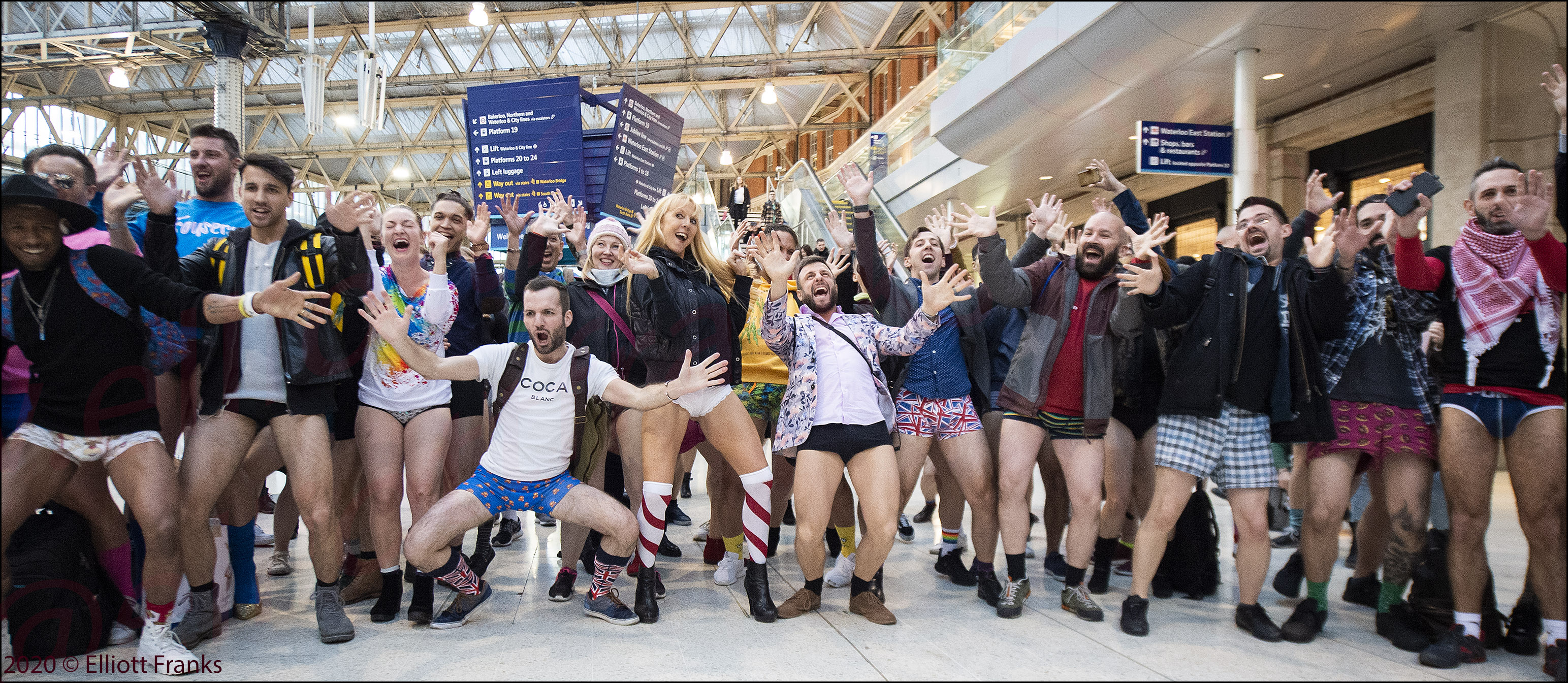 In metro senza i pantaloni: torna la tradizione “No Trousers Tube Ride”