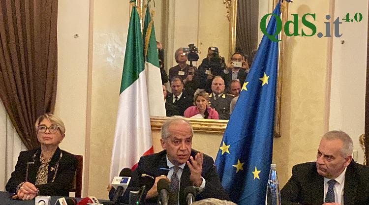 Migranti, Piantedosi: “Sicilia e Calabria non devono diventare campo profughi d’Europa”