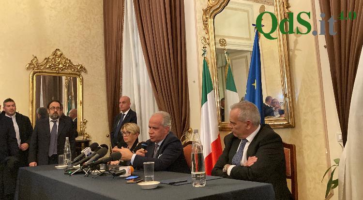 Migranti, Piantedosi: “Sicilia e Calabria non devono diventare campo profughi d’Europa”