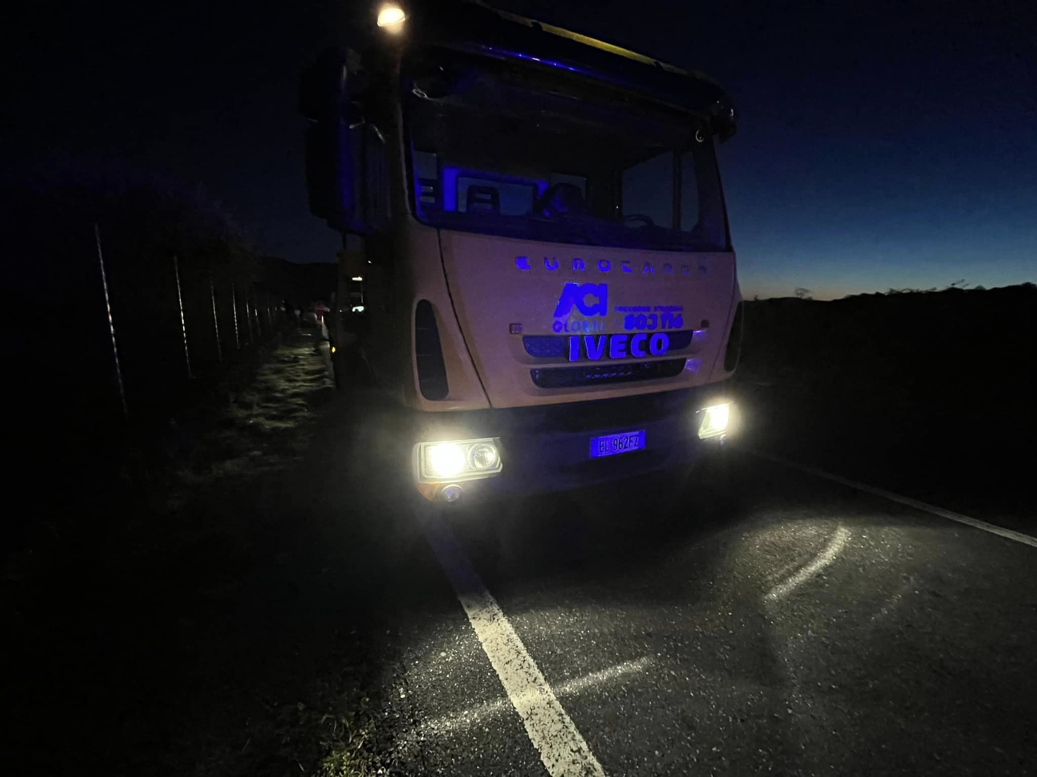 Devastante incidente nella notte nel Catanese: le immagini dell’impatto