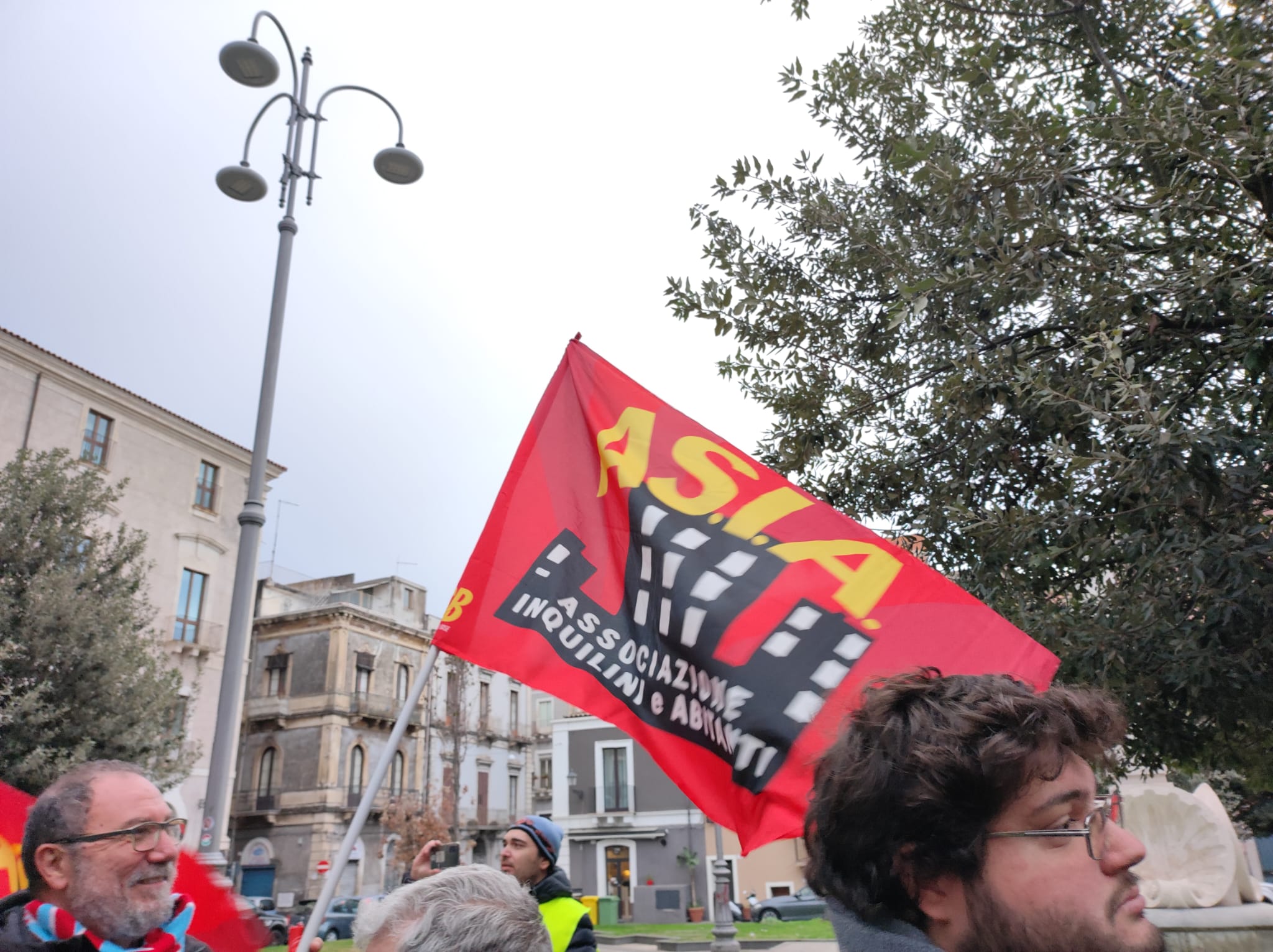 Reddito di Cittadinanza, la protesta a Catania: “Non abolitelo, si metta lavoro al centro” – FOTO e VIDEO