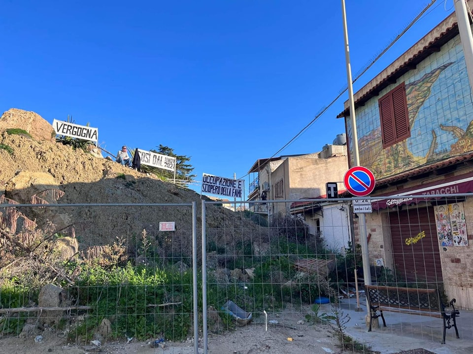 Tabaccheria chiusa da oltre un anno dopo frana: commerciante agrigentino inizia sciopero della fame