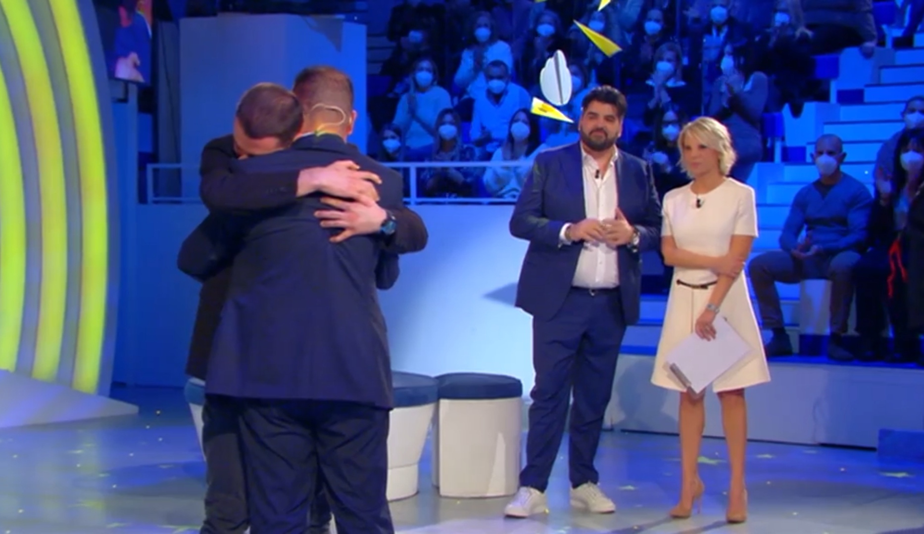 A “C’è posta per te” un padre chiede scusa al figlio. Cannavacciuolo: “Ti aiuto io”