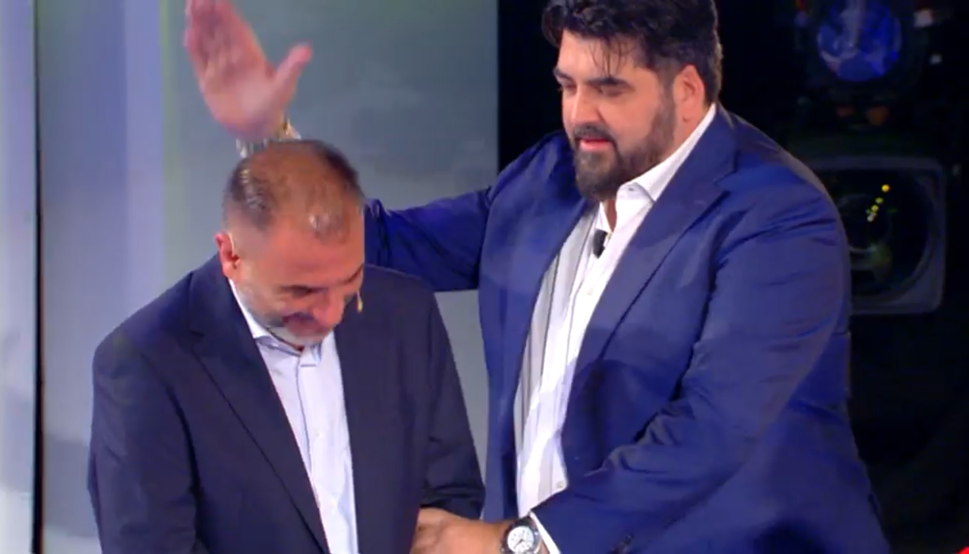 A “C’è posta per te” un padre chiede scusa al figlio. Cannavacciuolo: “Ti aiuto io”