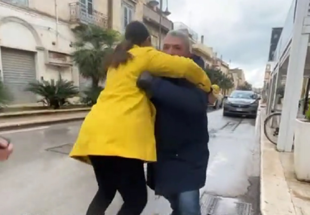 Stefania Petyx aggredita a Campobello di Mazara: “Quasi investita da motorino”