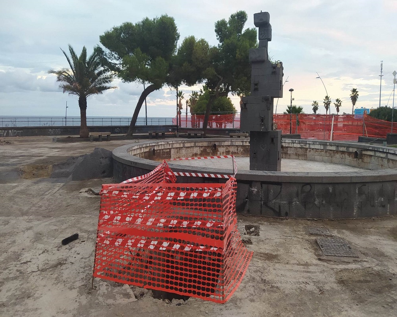 Catania, a lavoro per far “risplendere” piazza Europa e piazza Leonardo Sciascia – FOTO e VIDEO
