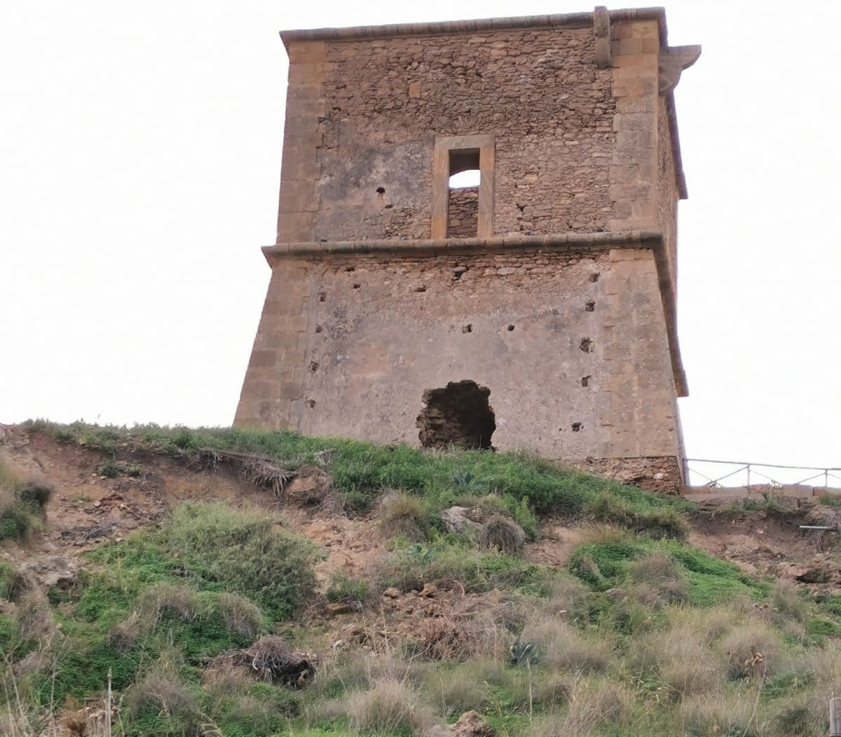 Menfi, frana sulla collina di Porto Palo. Schifani: “Subito fondi per messa in sicurezza” Menfi, frana sulla collina di Porto Palo. Schifani: “Subito fondi per messa in sicurezza”
