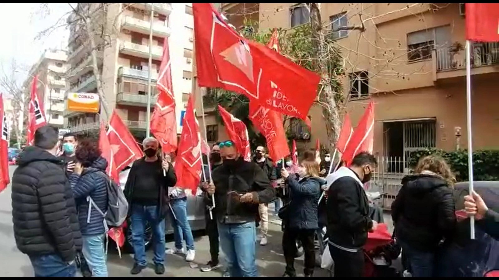 Formazione, l’incubo dei tirocinanti Avviso 22 ora è un caso nazionale: “Mai pagati dopo 3 anni”