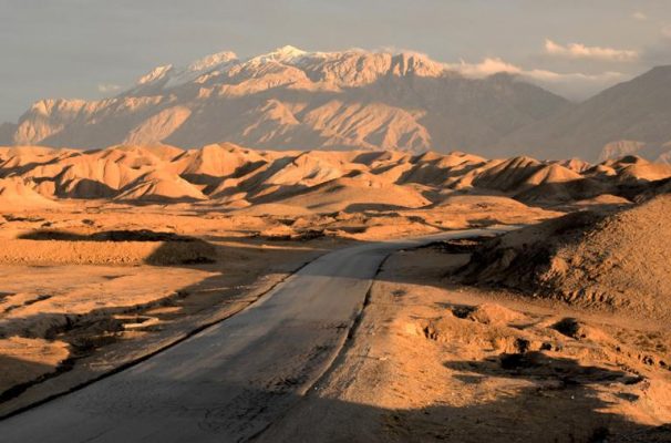 Tragedia in Pakistan, pullman precipita in burrone: oltre 30 morti