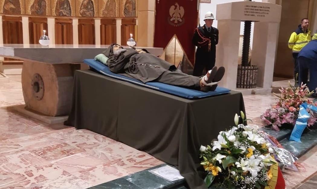 Palermo, aperta camera ardente per Biagio Conte: folla di persone alla Missione Speranza