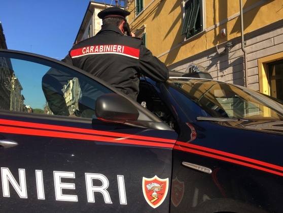 Ragusa, droga e soldi contanti in casa: arrestato pusher 25enne