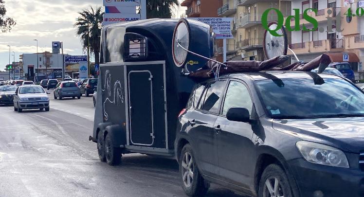 L’ennesima corsa clandestina di cavalli, coinvolti anche minori: scatta l’inchiesta – VIDEO