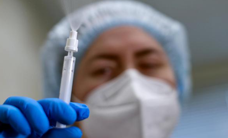 Covid, al via vaccino spray “made in Canada”: test su 500 volontari