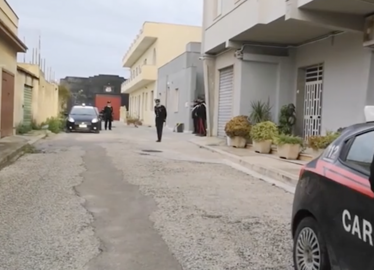 Messina Denaro, il covo è a Campobello di Mazara: abiti di lusso tra gli oggetti trovati