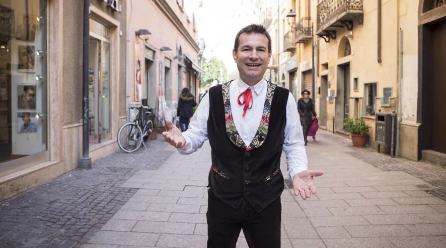 Striscia la Notizia, l’ex inviato Cristian Cocco indagato per estorsione