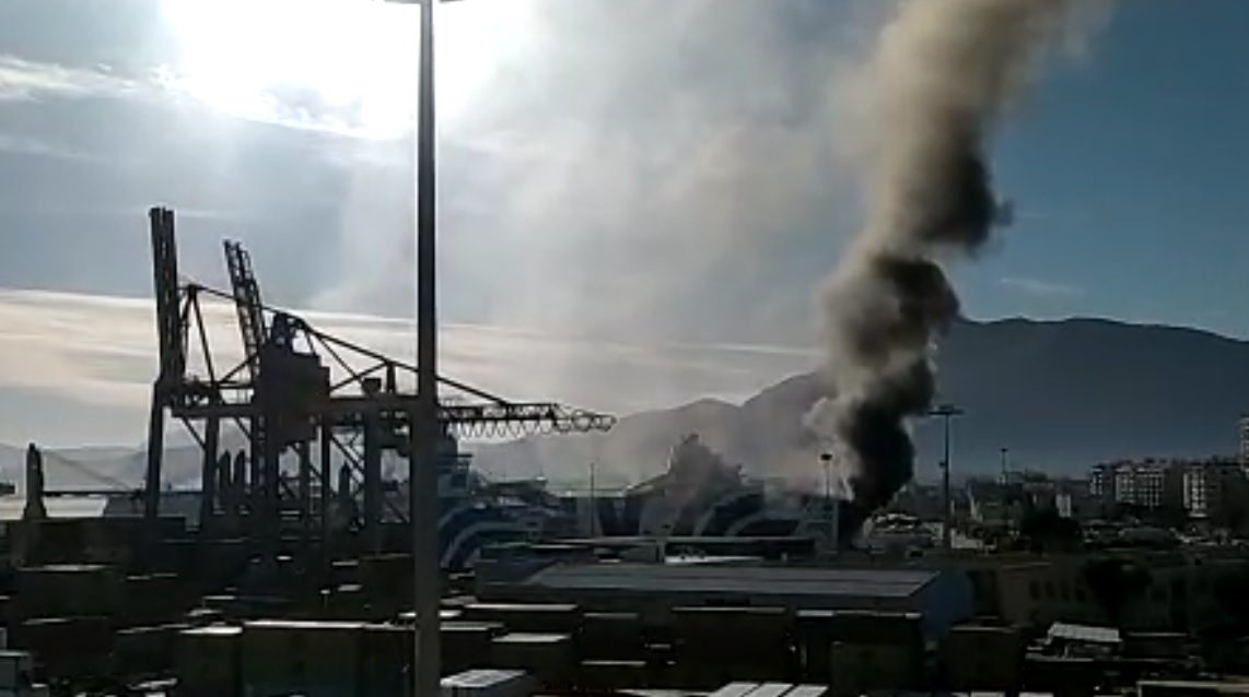 Palermo, le immagini dal porto il giorno dopo l’incendio della nave: il Video