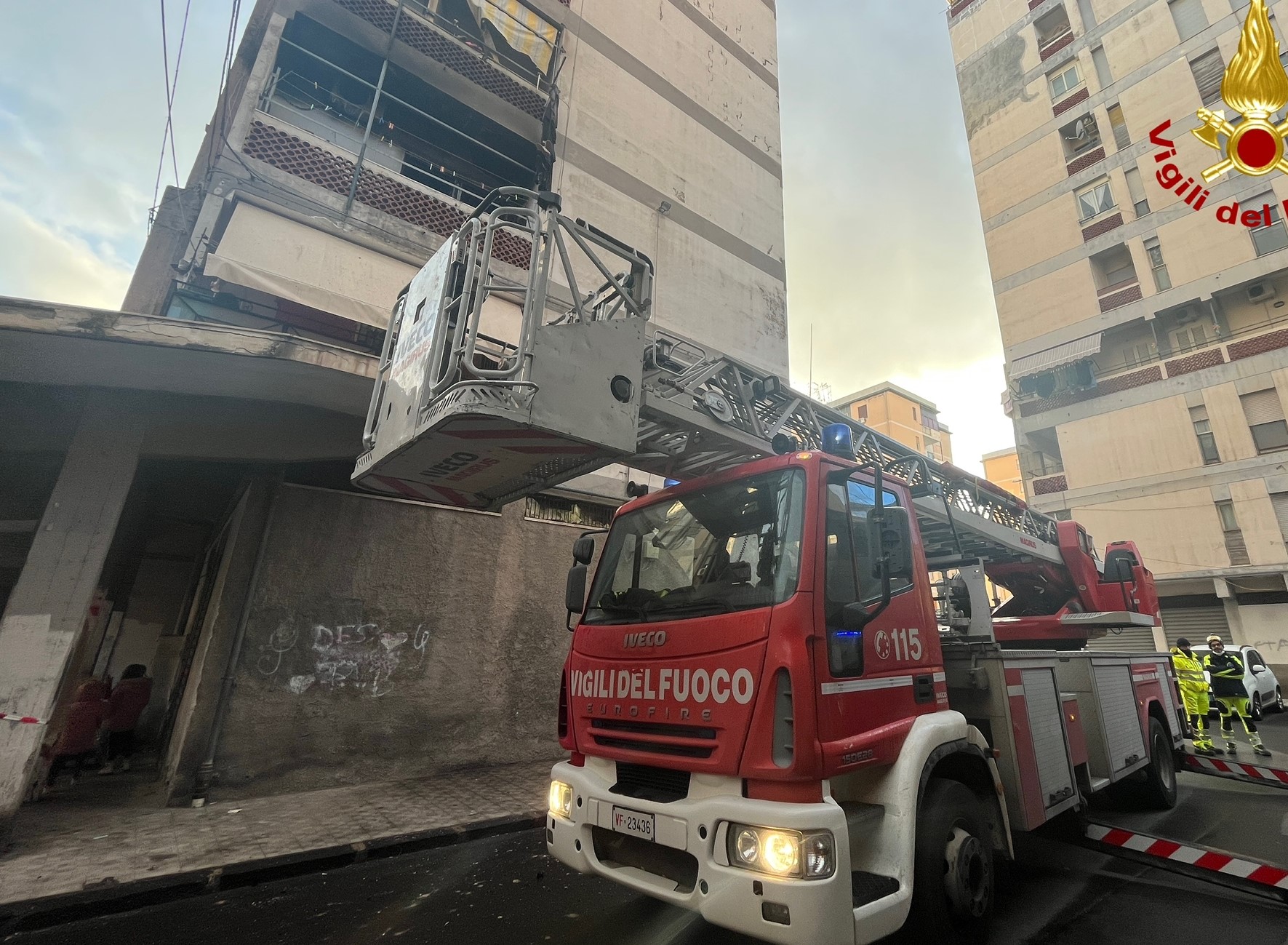 Galleria foto 'Incendio in un’abitazione a Catania, evacuate nove persone' - foto 5