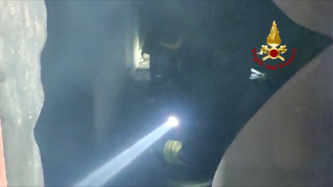 Messina, uomo appicca incendio all’ospedale Papardo: vano ascensore in fiamme