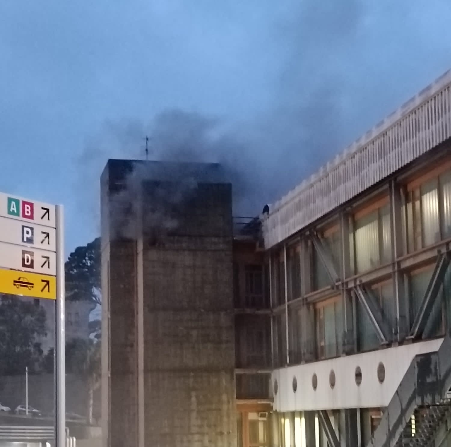 Messina, uomo appicca incendio all’ospedale Papardo: vano ascensore in fiamme