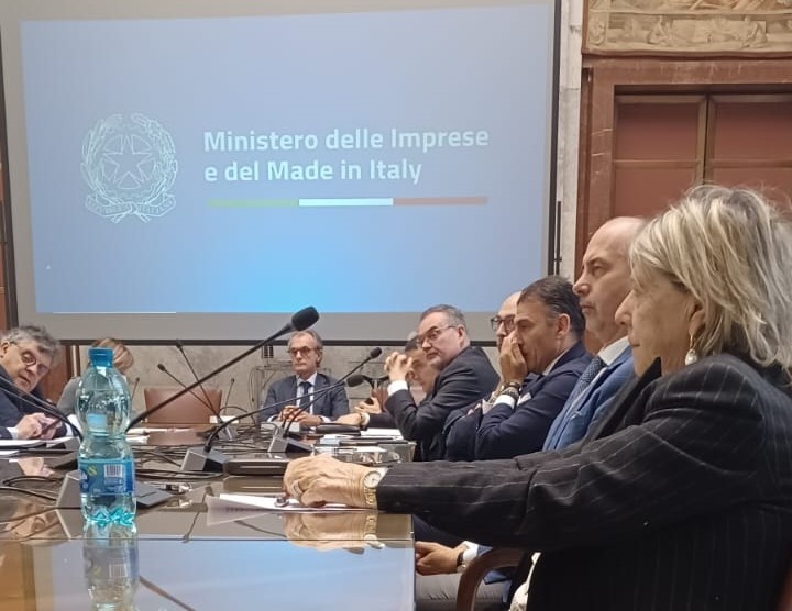 Almaviva, Albano e Tamajo: “Governo regionale impegnato per soluzione soddisfacente”