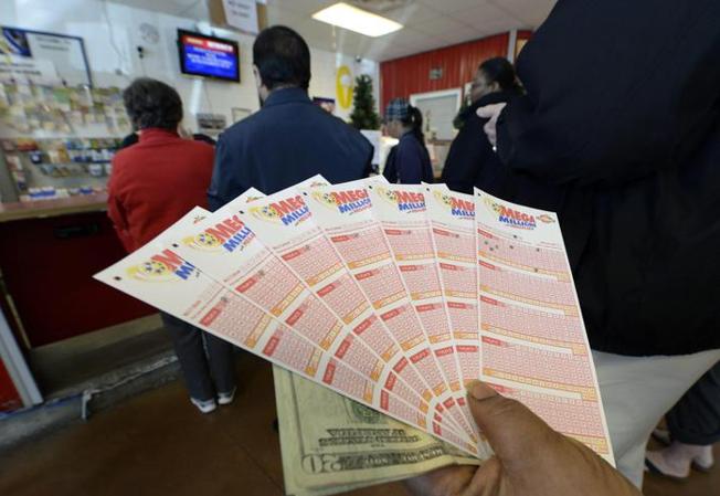 Centra il jackpot e vince 1,35 miliardi alla lotteria: ecco chi è il fortunato
