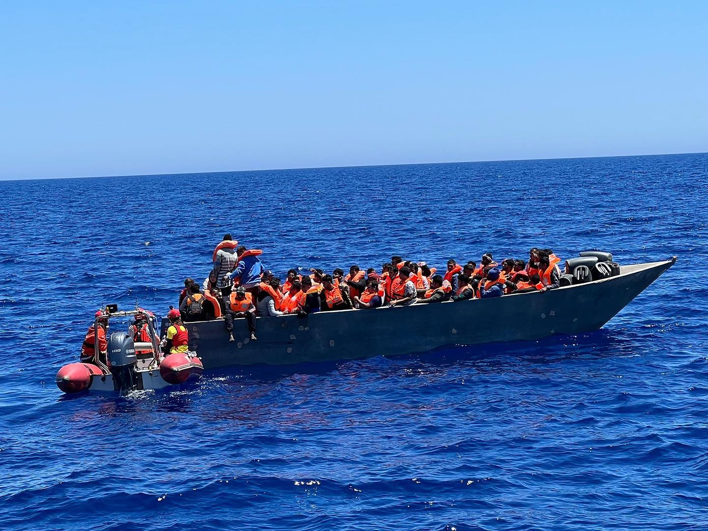 Nel 2022 sbarcati oltre 104 mila migranti. Spesa per l’accoglienza stimata in 4 mld