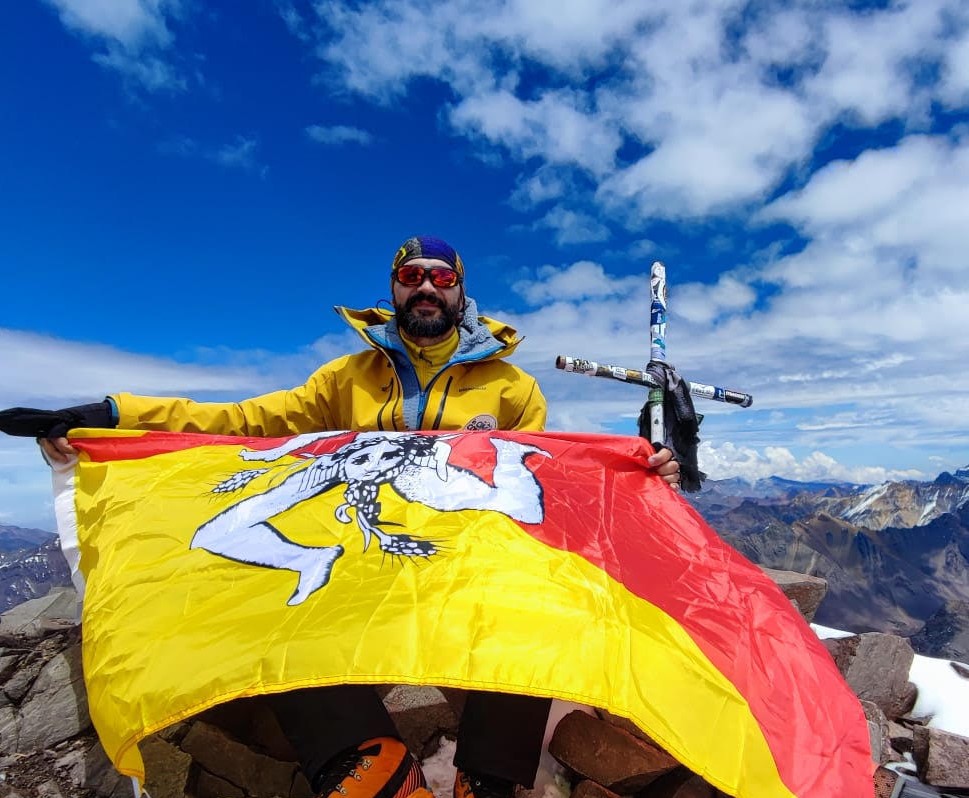 Impresa per l’alpinista messinese Nunzio Bruno, raggiunta vetta del vulcano più alto del mondo
