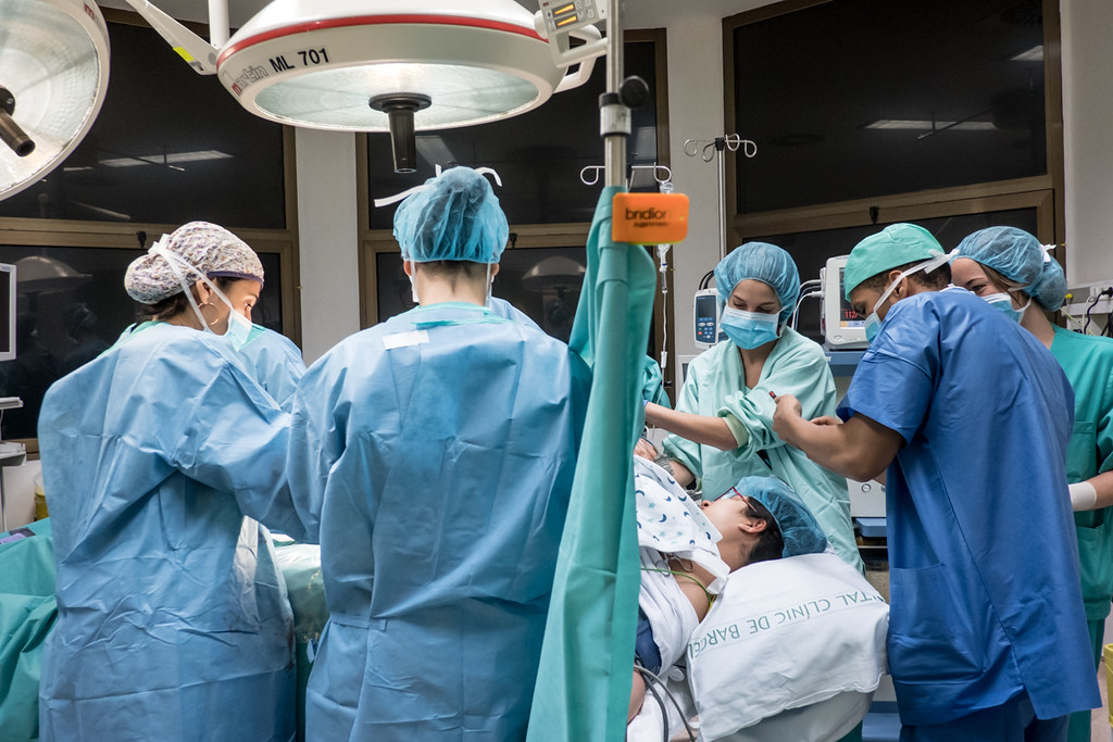 Mamme e neonati, le ostetriche: “Colmare carenze organico”