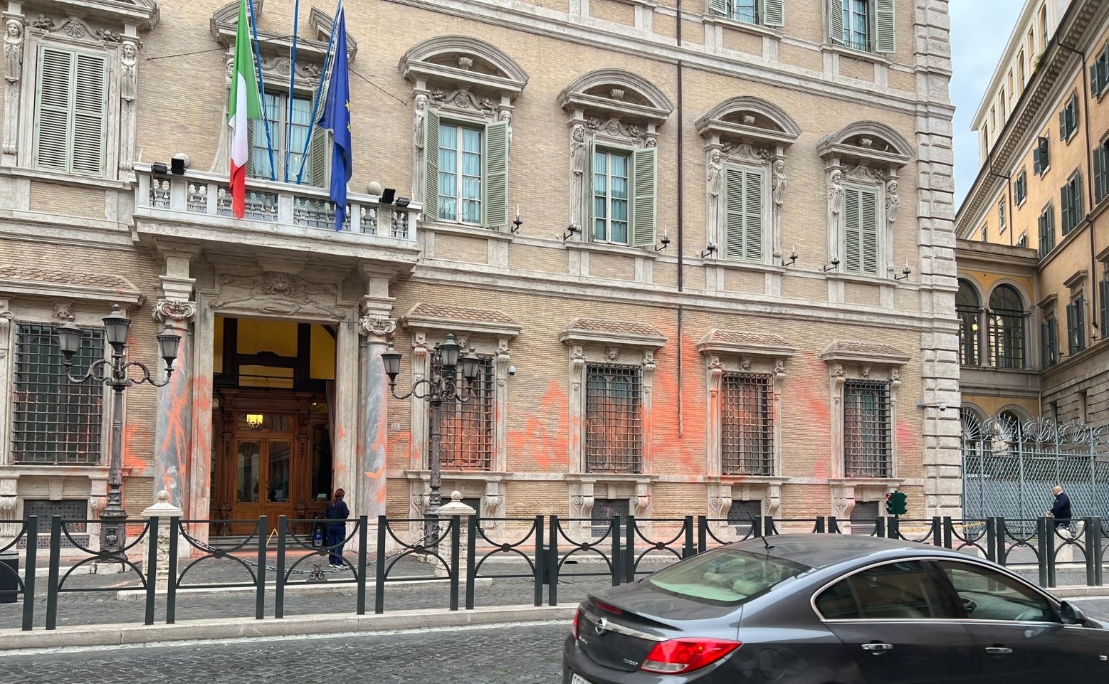 Blitz ambientalisti al Senato: 3 arresti