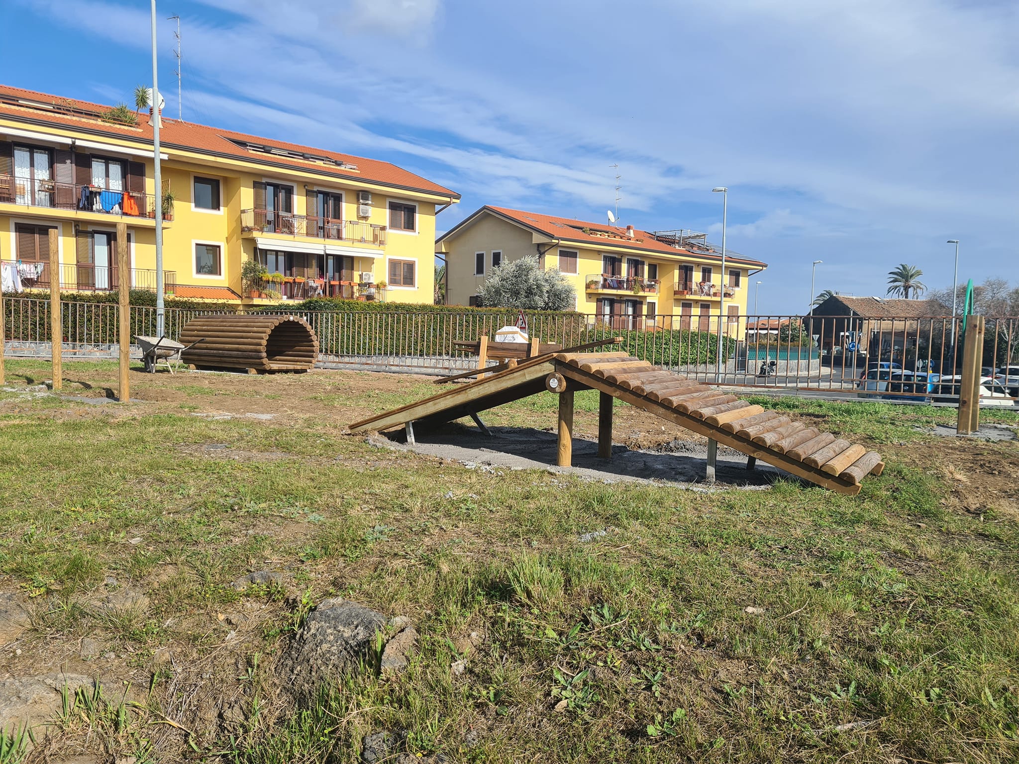 Aci Castello, al Parco Jean Calogerò proseguono i lavori – FOTO