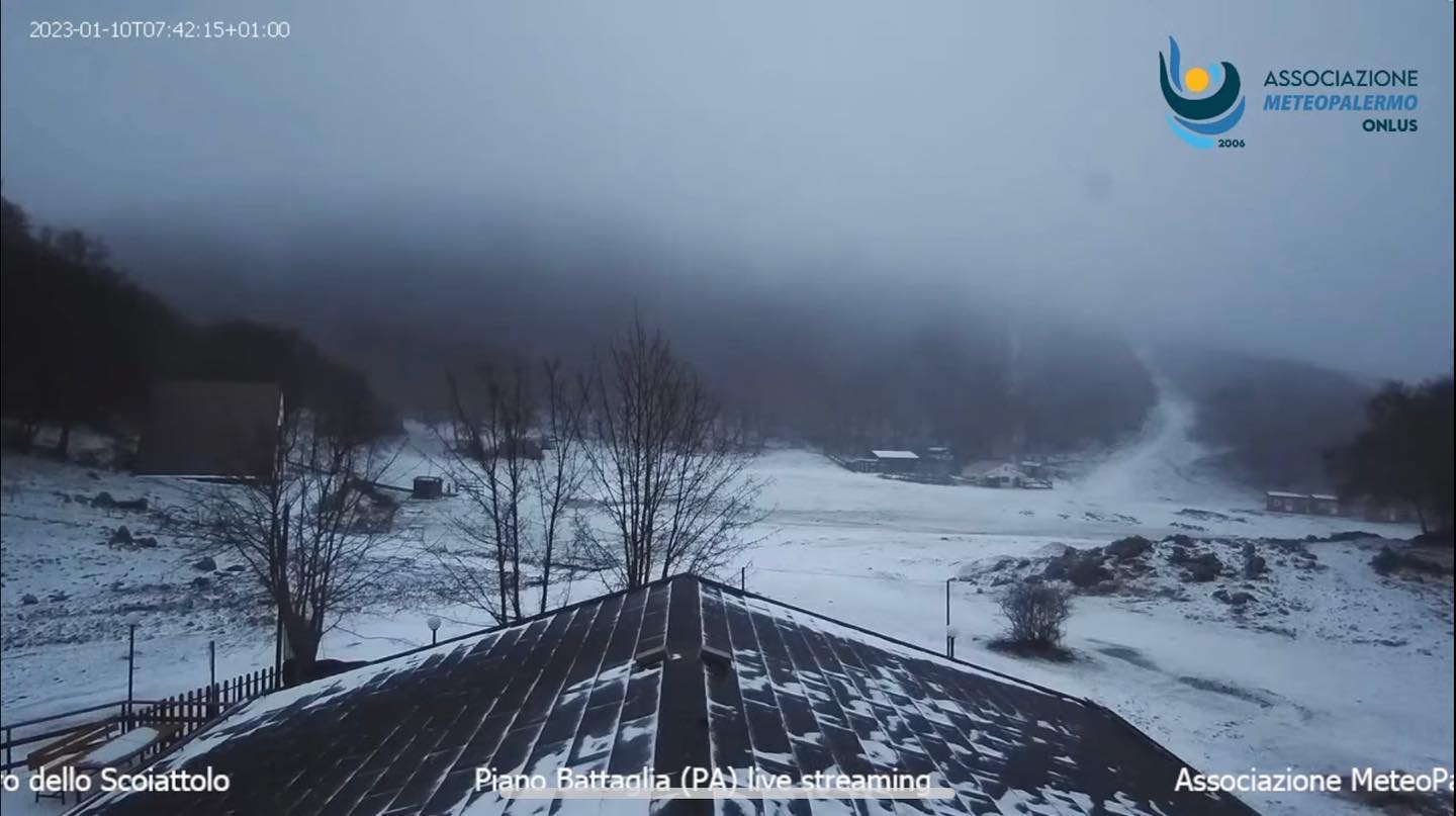 Maltempo, disagi per il vento a Palermo: bloccate navi per Eolie e spunta la prima neve