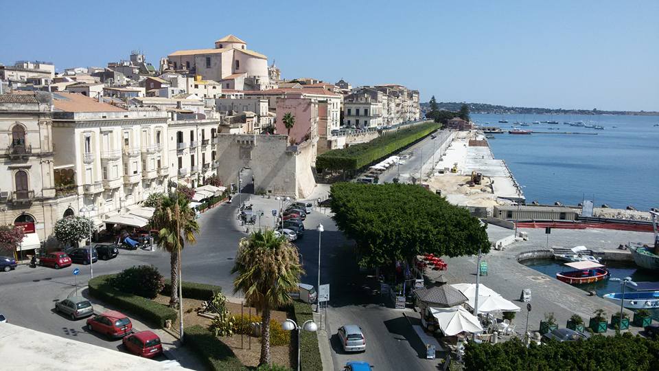Siracusa, controlli straordinari a Ortigia, segnalati 3 giovani, sanzionate 2 attività