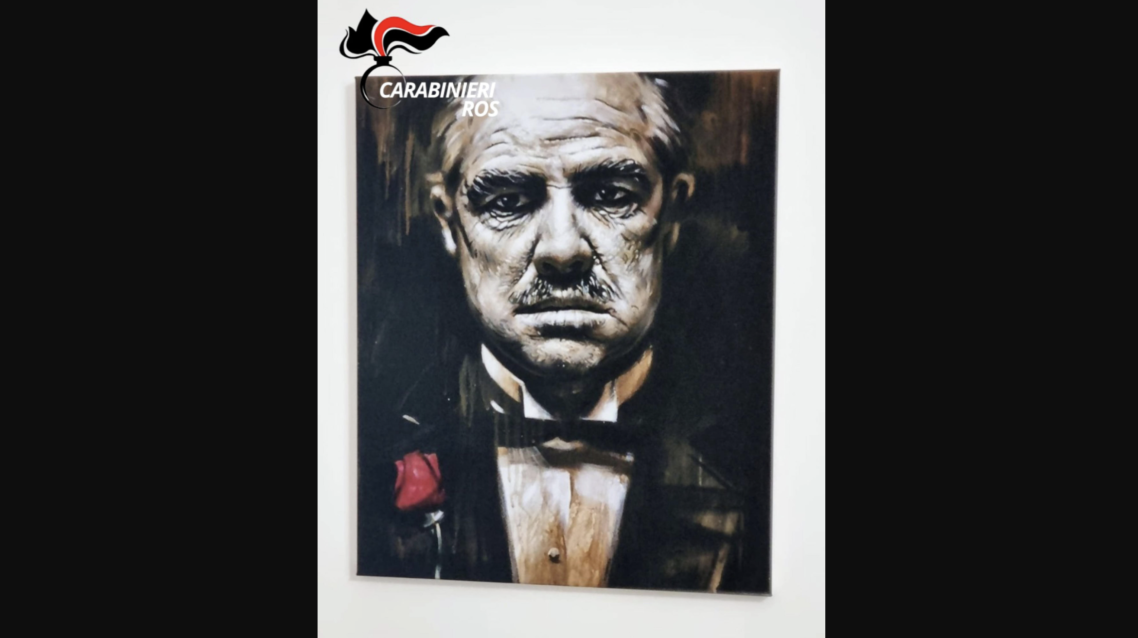 Messina Denaro, caccia a casseforti e stanze segrete: nel primo covo i poster del Padrino e Joker