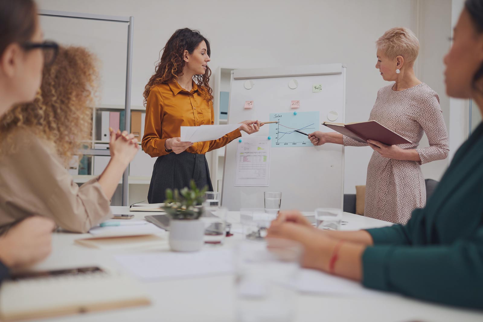 Nuove pensioni in calo, le donne sempre più penalizzate: assegni il 30% in meno degli uomini