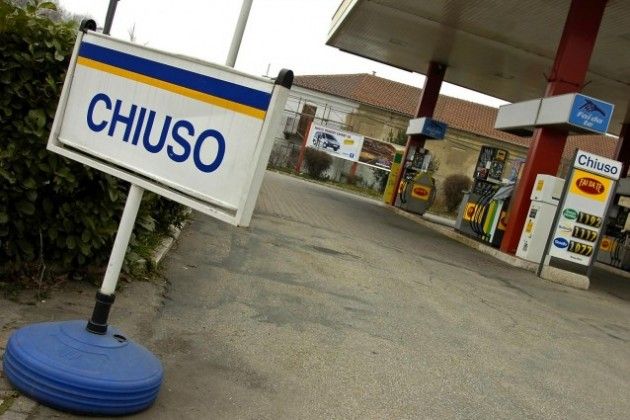 Sciopero benzinai, stop per 48 ore e i prezzi carburanti continuano a salire: ecco quanto