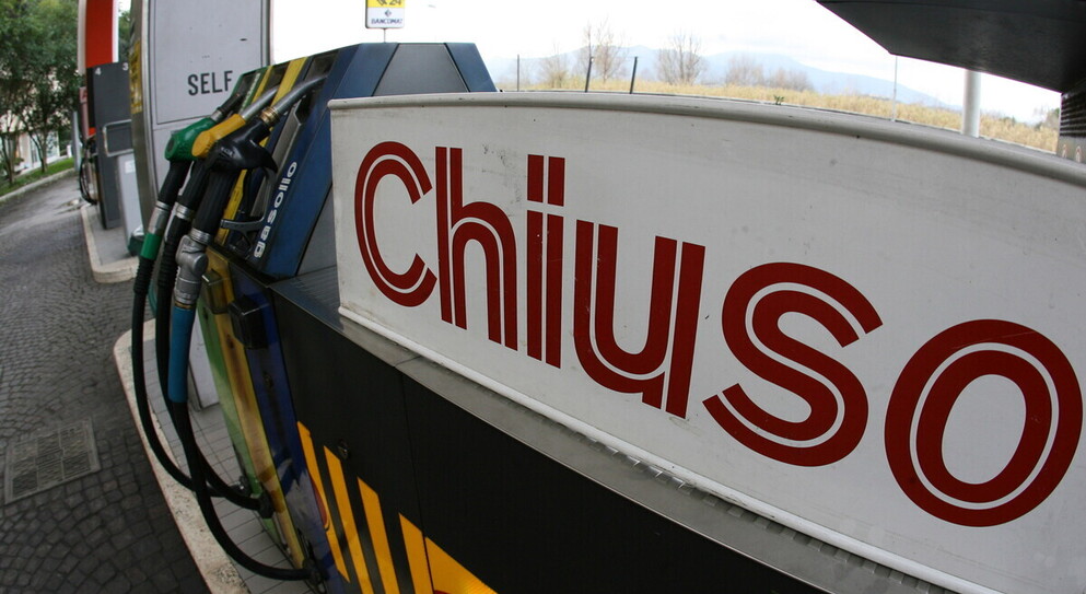 Sciopero benzinai: Assoutenti “Protesta inattuabile con maltempo, prefetti precettino benzinai”