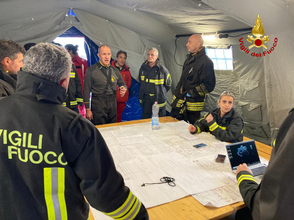 Incendio traghetto a Palermo, prosegue monitoraggio temperature del ponte 4 Incendio traghetto a Palermo, prosegue monitoraggio temperature del ponte 4