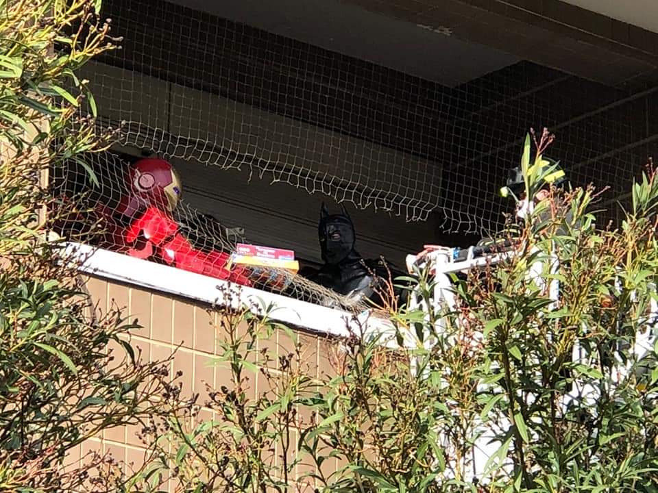 Pompieri e supereroi portano i regali ai bambini dell’ospedale di Siracusa Pompieri e supereroi portano i regali ai bambini dell’ospedale di Siracusa