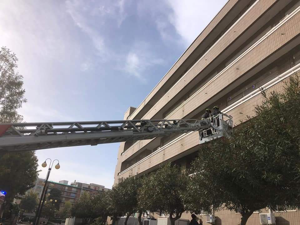 Pompieri e supereroi portano i regali ai bambini dell’ospedale di Siracusa Pompieri e supereroi portano i regali ai bambini dell’ospedale di Siracusa