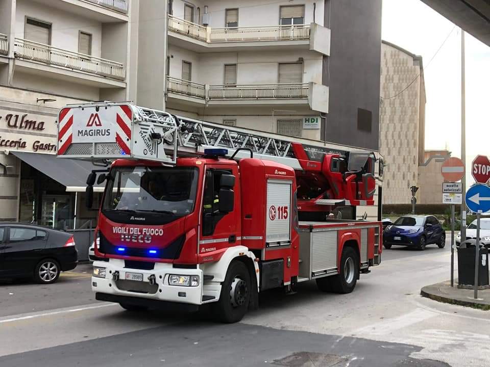 Pompieri e supereroi portano i regali ai bambini dell’ospedale di Siracusa Pompieri e supereroi portano i regali ai bambini dell’ospedale di Siracusa