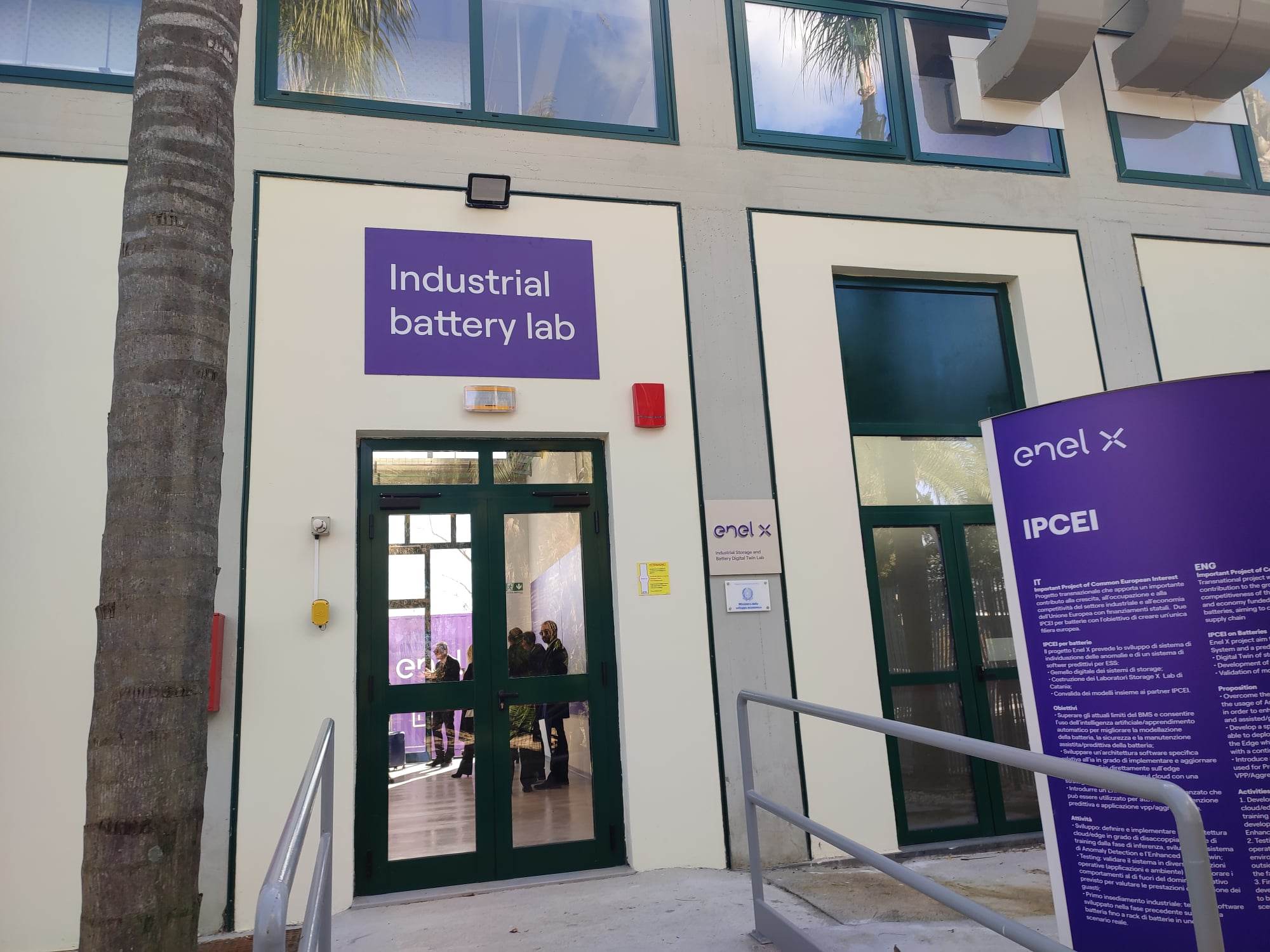 Sicilia, al via la Gigafactory: ecco la fabbrica dell’energia pulita FOTO