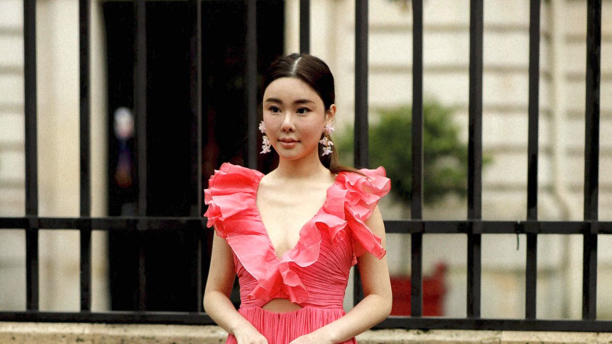 Influencer cinese fatta a pezzi con sega elettrica e tritacarne: la testa ritrovata in una pentola