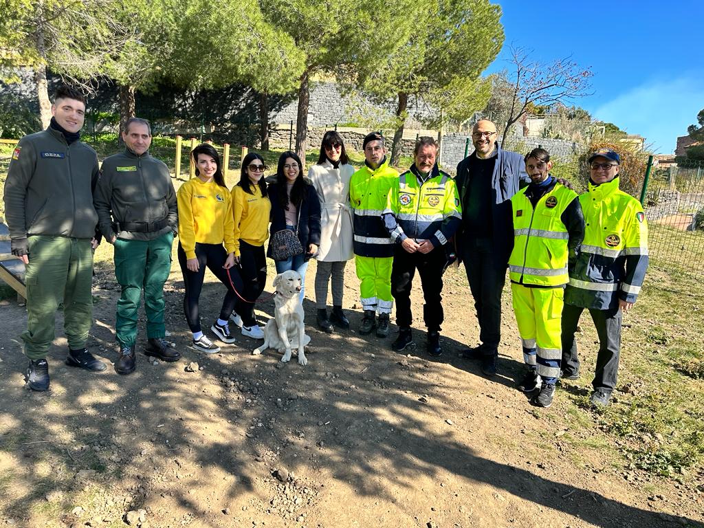 Biancavilla, inaugurata area di sgambamento per cani dentro villa comunale