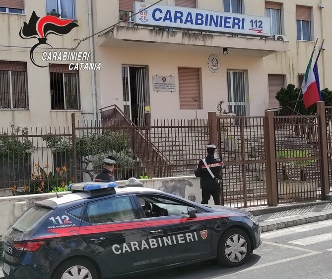 Giarre, maltratta moglie e figlia: uomo finisce in carcere